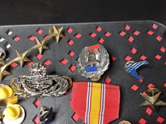 Lot Over 40 Pins Mostly Military Pins Militaria Lot AAB 16