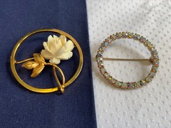 Vtg Brooch Lot DoneGal Barlow Napier Sarah Cov Avon Scatter Pins Costume Jewelry