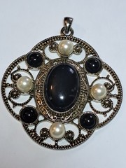 Vtg Elegant Gold Tone Filigree Black Cabachon Faux Pearl Edwardian Style Pendant