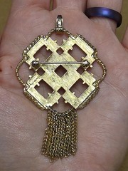 Avon Vintage 1972 Contempra Convertible Necklace/Pin – No Chain