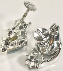 LISNER VINTAGE SILVERTONE BLUE STONE LEAF CLIP ON EARRINGS (C595A)