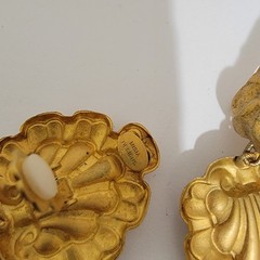 Vintage Gold Tone Seashell Dangle Clip on Earrings Doorknocker Statement 1980s