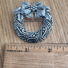 Vintage Silver Tone Circle Wreath Brooch Bow Pin 1.50” free shipping