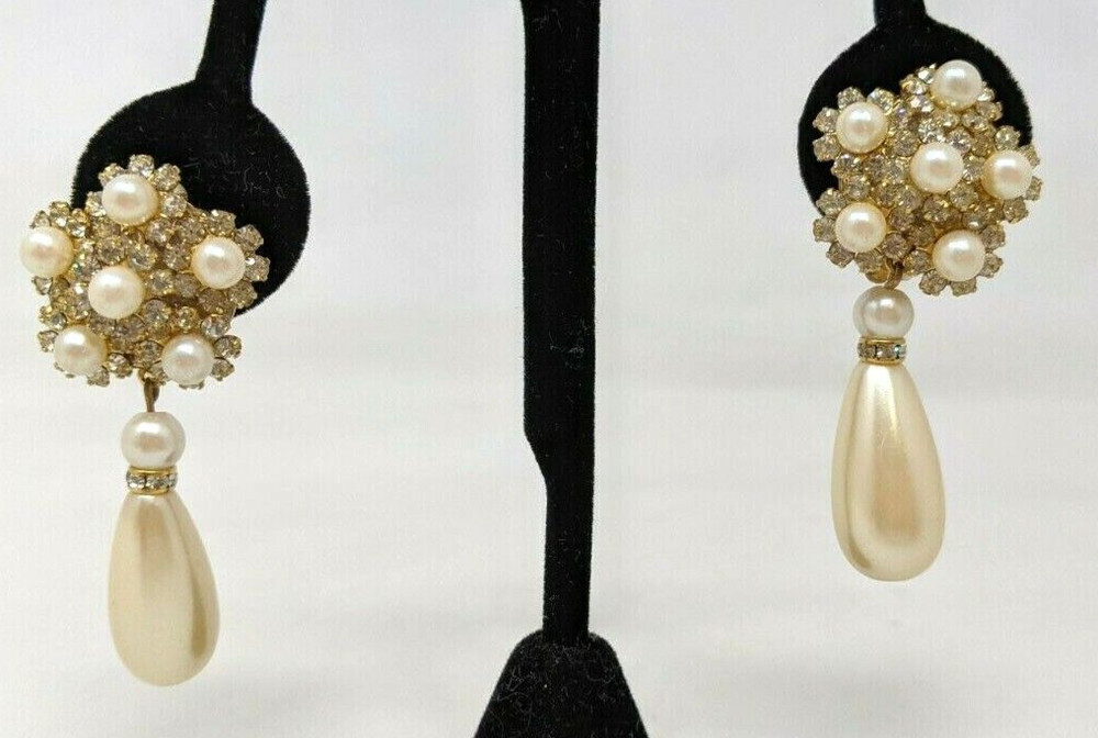VTG Gold Tone Faux White Pearl Rhinestone Cluster Clip On Dangle Drop Earrings