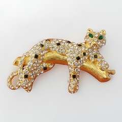 Vintage Rhinestone Leopard Big Cat Green Eyes Gold Tone Grannycore Brooch Pin