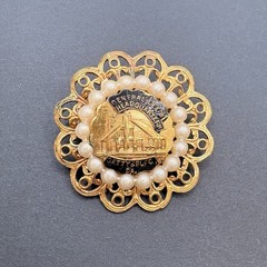 Vintage General Lee Headquarters Gettysburg Filigree Faux Pearl Brooch Pin 1.25″