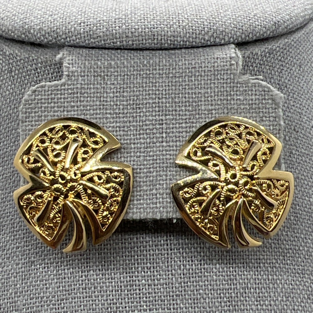 Vintage Gold Tone Clip On Earrings Filigree Fan Clover Design Textured Statement