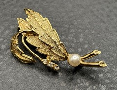 Vintage Clear Quartz Stone and Faux Pearl Gold Plated Leaf Brooch Trombone Clasp