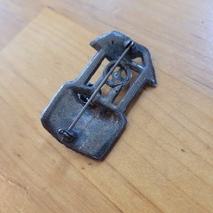 Vintage Pewter Wishing Well Brooch 3D Figural Moving Bucket Dangle Pin