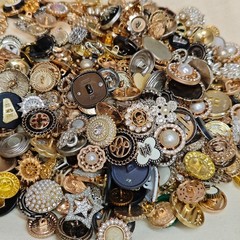 Vintage-now Costume Jewelry makeing Lots button Read Description 50pcs