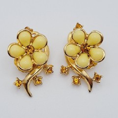 Pale Yellow Thermoset Flower w Orange Rhinestone Gold Tone Clip On Vtg Earrings