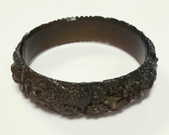 VINTAGE DARK GREEN CARVED FLORAL BANGLE BRACELET EARLY PLASTIC ART DECO STYLE