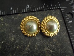 Vintage Carol Lee Signed Gold Tone Metal Fancy Earrings 1 1/8″ Wide