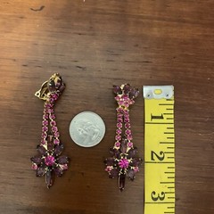 Beautiful Vintage Purple/Magenta Rhinestone Gold Toned Dangle Clip-on Earrings
