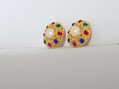 Vintage Round Gold Tone Multicolor Rhinestone ClipOn Earrings 1.25in Faux Pearl