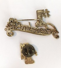 #1 Grandmother & #1 Mom Pin Lot Gold Tone Great Mother’s Day Gift