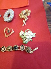 Estate JEWELRY Mixed Costume Lot WEARABLE Mixed Lot Brooch Bracelets #3 jb