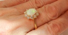 Vintage 18K Yellow Gold White Opal Diamond Ring Size 7.75 – LB3051