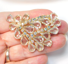 BEAUTIFUL VINTAGE AURORA BOREALIS & TEARDROP PRONG SET RHINESTONE BROOCH! ✨