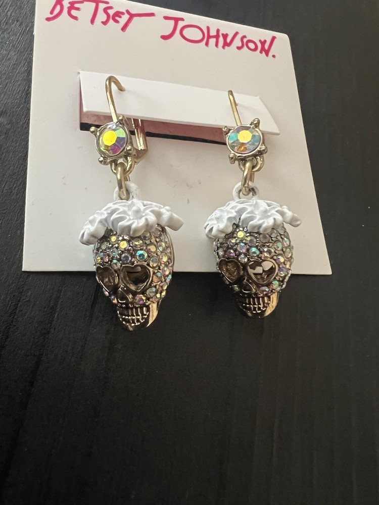 Betsey Johnson Skull Earrings Rare – G2
