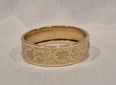 Estate 14K RGP Etched Victorian Wide Hinged Bangle Bracelet Sz 7 1/4 Germany EUC