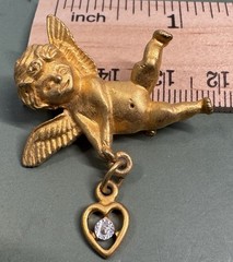 Beautiful Vintage Goldtone Angel Cherub Holding A Heart Brooch Pin