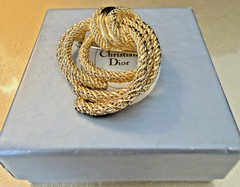 Christian Dior Classic Gold Tone Twisted Knotted Rope Round Brooch Pin, 1 1/2″