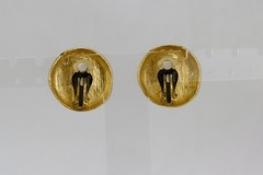 Casual Corner Gold Tone & Black Center Clip-on Earrings, SIgned, 29gr