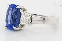 18K White Gold Engagement Ring 5.50CT. Flawless Natural Blue Sapphire Cushion