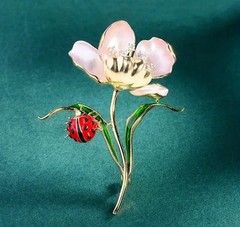 WHIMSICAL GARDEN FLORAL BROOCH W/ LADYBUG DETAIL NWOT