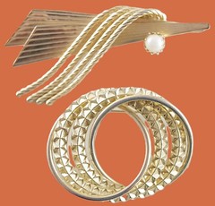 Lot 2 VTG MID-CENTURY MCM TEXTURED GOLD TONE ENTWINED CIRCLES & WING BARS BROOCH