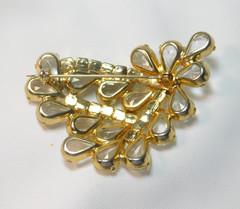 BEAUTIFUL VINTAGE AURORA BOREALIS & TEARDROP PRONG SET RHINESTONE BROOCH! ✨