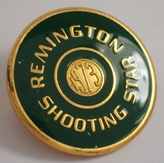 Vtg 1973 REMINGTON SHOOTING STAR Green Enamel Lapel Hat Vest Pin Shotgun Shell
