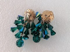 Vtg Green Iridescent Beaded Dangle Drop Gold Tone Clip On Earrings 2″