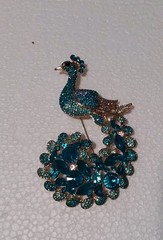 Vintage Peacock rhinestone goldtone Brooch 4 1/2″ high