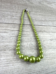 Vintage Unbranded Lot Of 2 Faux Pearl/Bead Necklaces 1 Green 1 Black