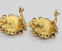 Gontie Flower Earrings Gold Tone Clip On Floral Onate Design Vintage Rare 1 in