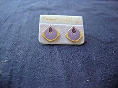 VINTAGE SAMUEL HUANG DESIGNER CLOISONNE RETRO MOD PURPLE & LAVENDER STUD EARRING