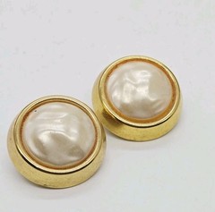 Sarah Coventry Faux Pearl Clip on Earring Gold Tone Couture Vintage Round 1 in