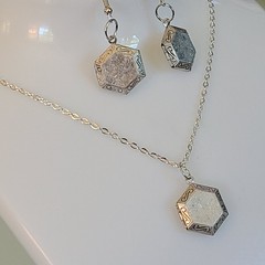 Vintage NOS Silver Hexagon Locket Necklace & Earrings Set – 20″ Magnetic Clasp