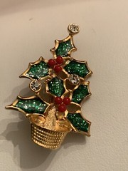 New -AVON Christmas Holly Tree Signed NINA RICCI Brooch 1.5 In
