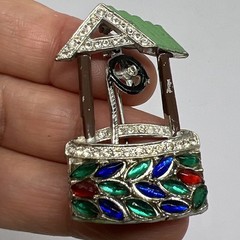 LARRY WINTERS 1939 VINTAGE SILVERTONE RHINESTONE WISHING WELL BROOCH AS IS