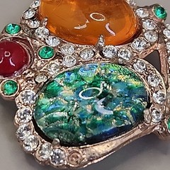 Vintage Rhinestone Crown Brooch Green Confetti Orange Oval Cabochon 37mm