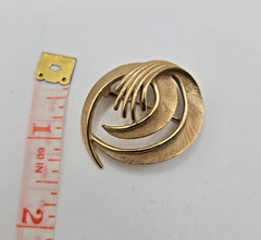 VTG Crown Trifari Brooch Spiral Swirl Goldtone Brushed Textured