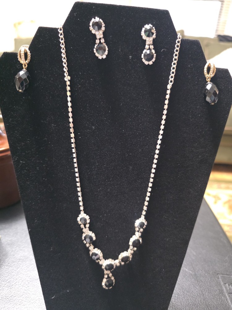 Vintage 2010 Black & Clear Rhinestones V Shaped Necklaces With 2 Pair…