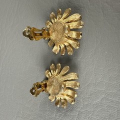 Vintage Brooch Earrings Set Gold Tone Daisy Flower Brushed Satin Clip On