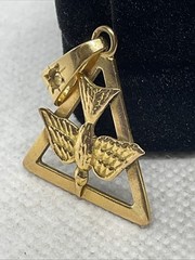 VINTAGE HANDMADE 19K Yellow Gold FLYING BIRD TRIANGLE Charm Pendant w/17K Lock