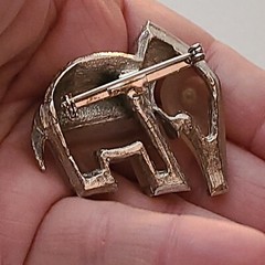 Hattie Carnegie ‘60s Primitives On Parade Elephant Beige Lucite Brooch Unsigned