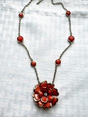 Vintage Red Heart Flower Gold Tone Unusual Design Floral Faceted Cabachon VCLM