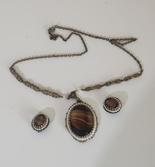 VINTAGE WEST GERMANY BROWN SWIRL RHINESTONE & FAUX PEARL NECKLACE & EARRINGS